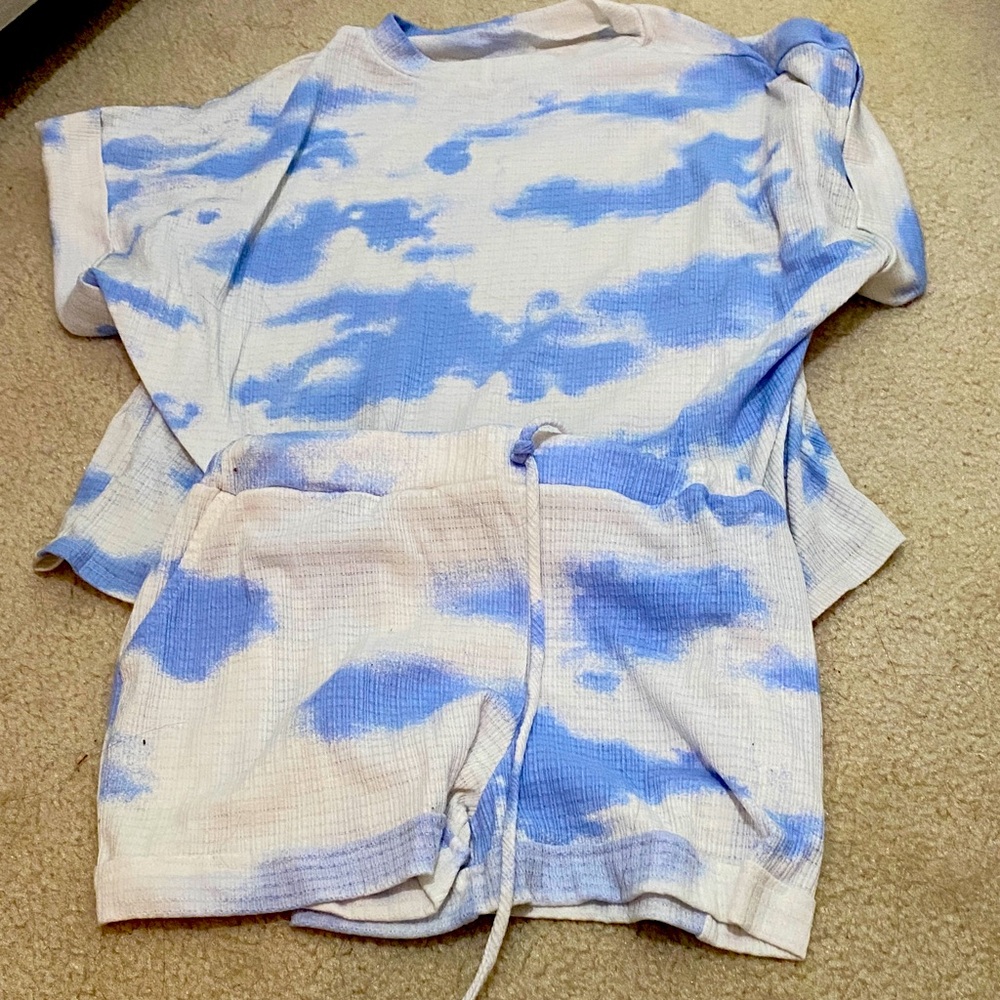 Blue and White Cloud Print Set